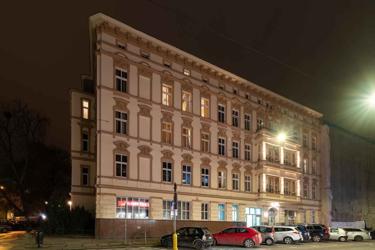 Kamienica Centrum Nr 6 *
