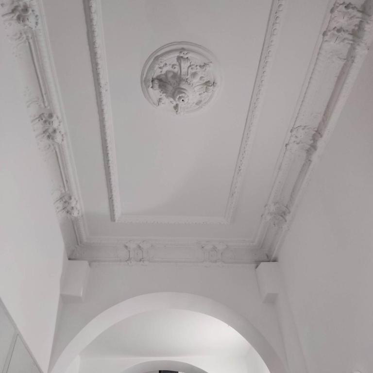 Kamienica Centrum Nr 6 *